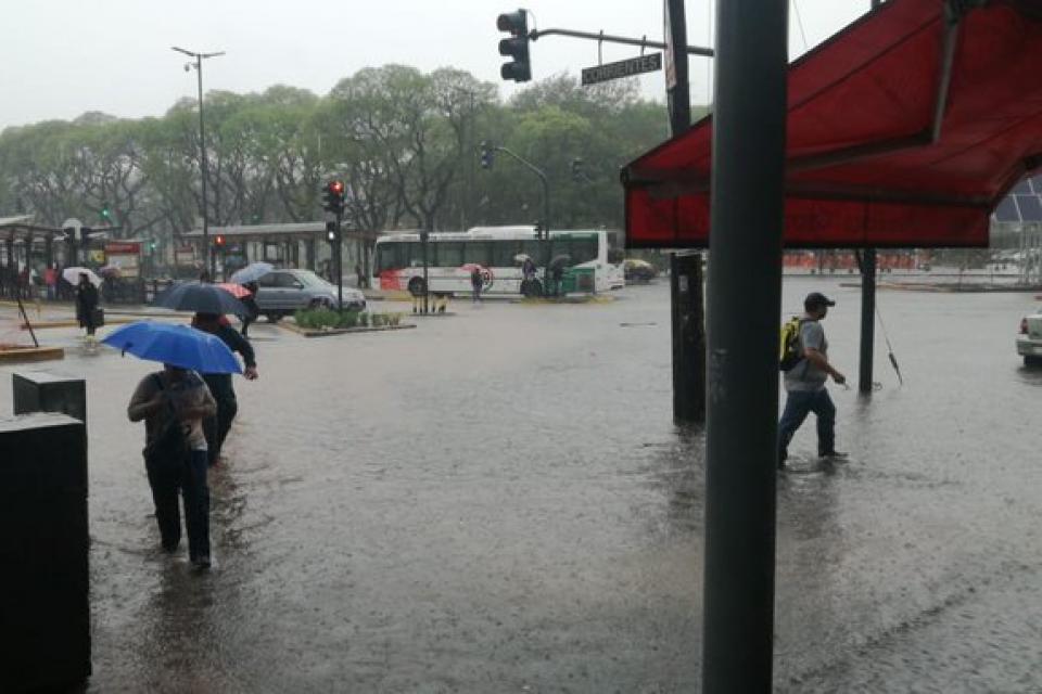 Del "No se inunda más" de Macri, poco quedó en pieProblemas en Buenos Aires por las lluvias, con varios lugares inundados