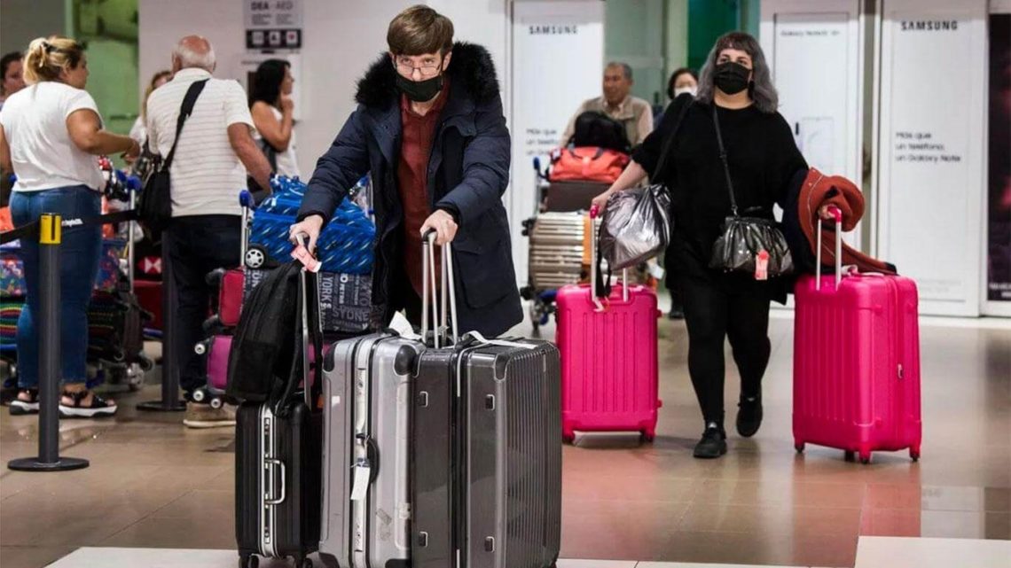 Coronavirus:Empleados y pasajeros comenzaron a usar barbijos en el aeropuerto de Ezeiza