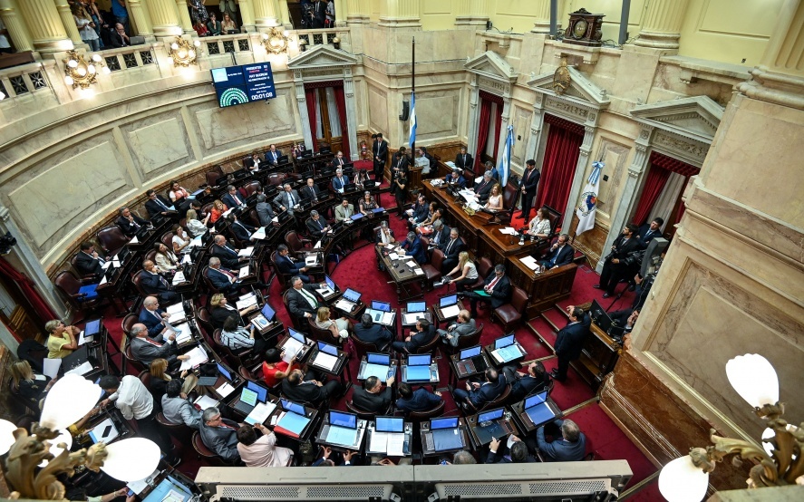 HOY LLEGA EL FMIEl Gobierno promulgó la ley para renegociar la deuda y el Consenso Fiscal