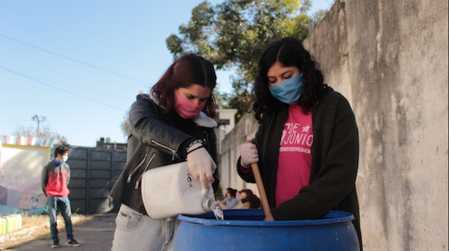 Participaron más de 20 estudiantes de diferentes facultadesEstudiantes de La Plata produjeron lavandina y jabón líquido para repartir en barrios vulnerables