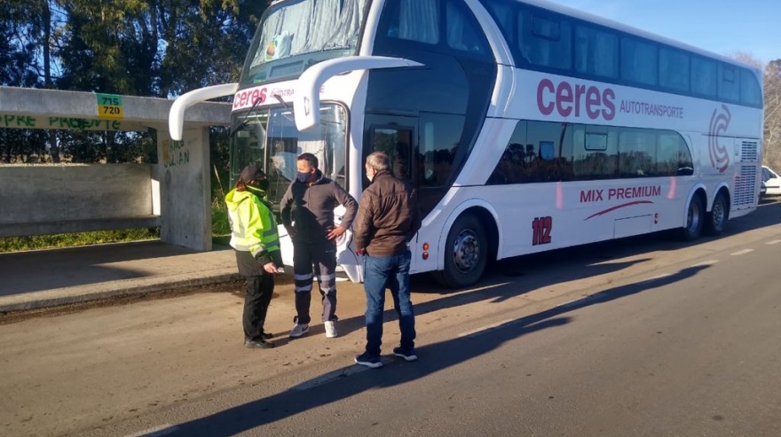 En la Ruta 88En Mar del Plata interceptaron un micro con 46 pasajeros que se dirigía a Jujuy sin permiso