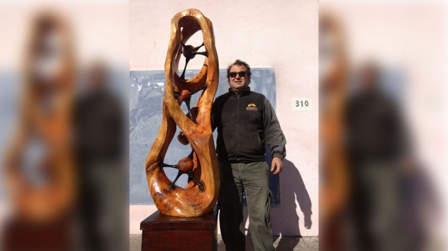 El concurso se realizó de forma virtualUn artista de la costa se transformó en el mejor escultor en madera tras ganar un concurso nacional