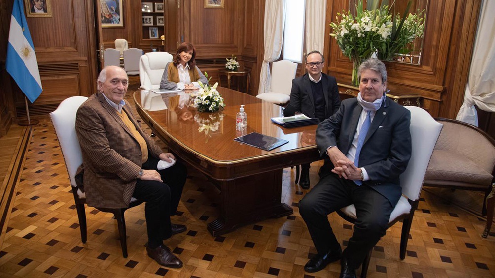 Importante gesto políticoCristina Fernández recibió a representantes de cámaras agrícolas en sus oficinas del Senado nacional