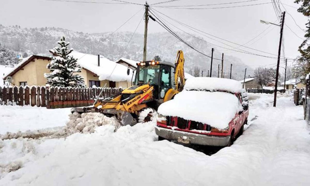 El clima no da respiroSiguen las secuelas por el histórico temporal de viento y nieve que golpea fuerte en la Patagonia