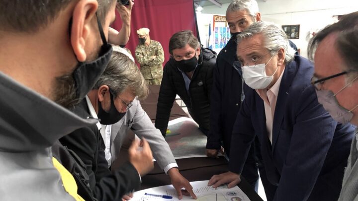 Anunció ayuda para la regiónEl Presidente sobrevoló las zonas afectadas por los incendios en Chubut