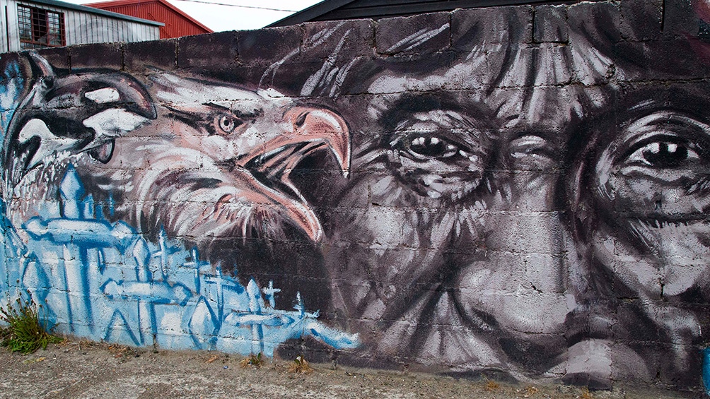 En UshuaiaPara visibilizar temáticas de género y diversidad, pintan diez murales