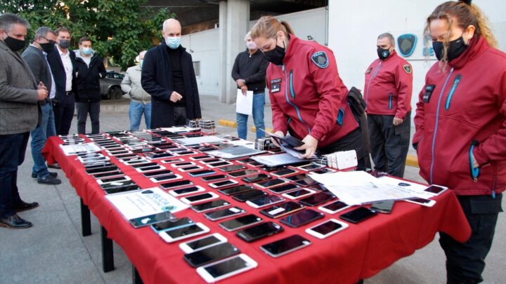 BARRACASLes devolvieron a sus dueños los celulares que les robaron en la ciudad de Buenos Aires