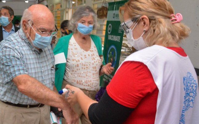 CoronavirusLas provincias reducen restricciones mientras crece la vacunación y bajan internaciones