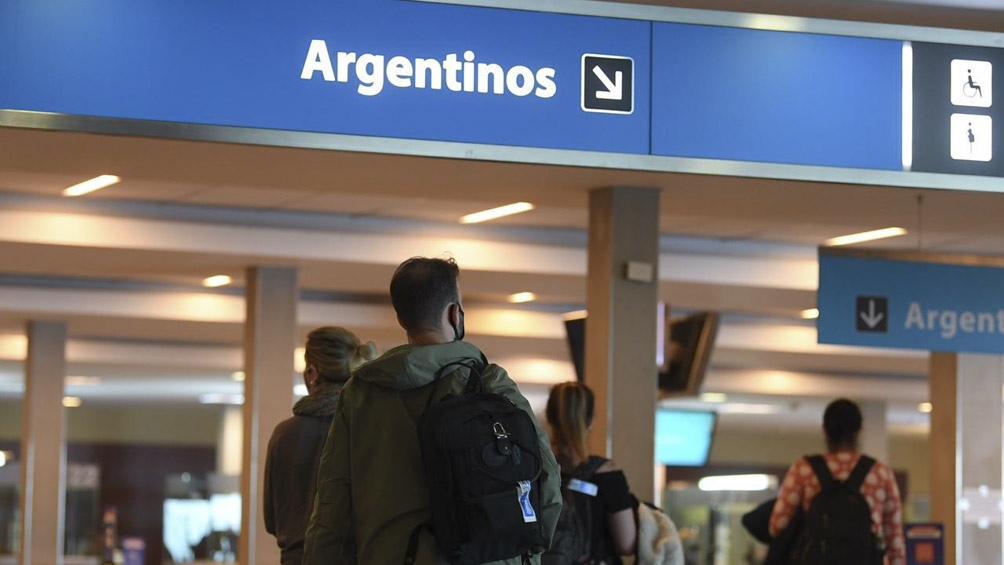 Migraciones:Es una «necesidad sanitaria» el regreso limitado de pasajeros del exterior