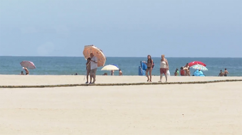 PandemiaEspaña reabrió sus playas a los turistas vacunados