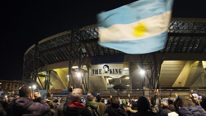 En NápolesEstán encaminadas las gestiones para que Argentina e Italia jueguen la Copa Maradona