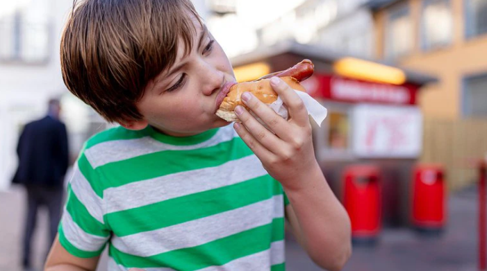 Obesidad infantilLas tasas de obesidad infantil crecen al ritmo del aumento del consumo de alimentos procesados