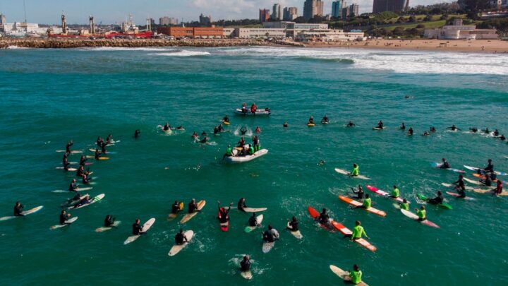 Mar del PlataHomenajearon a Carlos Di Pace, leyenda del surf argentino que falleció en México