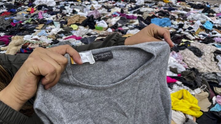 Combate a una industria cruel El desierto de ropa de Atacama y la resistencia del movimiento de la Moda Sostenible