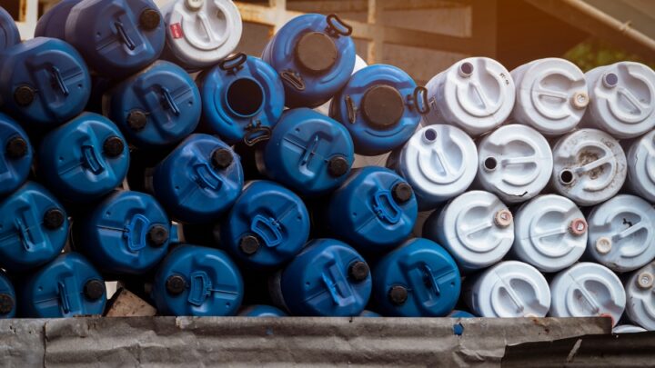 En RosarioClausuraron por segunda vez en un mes un comercio que recicla bidones con agrotóxicos