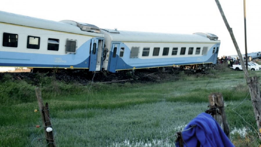 Accidente22 heridos leves por el descarrilamiento de un tren a 10 kilómetros de Olavarría