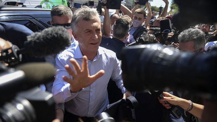   VisitasEl Gobierno consideró «absurdo» el fallo que sobreseyó a Macri y a dos jueces por reunirse en Olivos