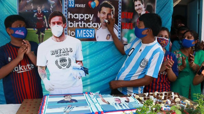 Los 35 de LionelEn la India festejan el cumpleaños de Messi