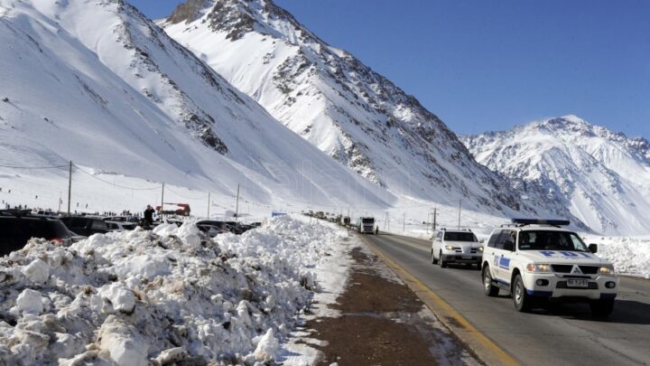 De cara a las vacaciones de inviernoLos centros de esquí trabajan en la prevención de avalanchas