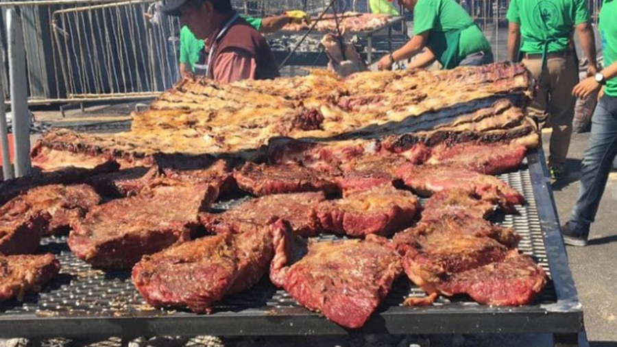 Con toda la carne en la parrillaLlega a la ciudad de Buenos Aires el 4º Campeonato Federal del Asado