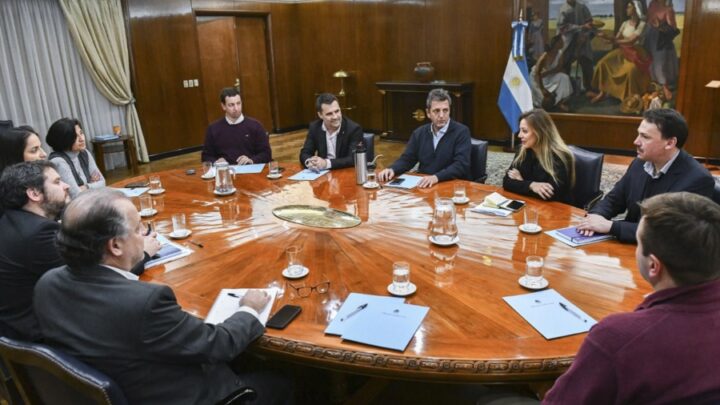En el Ministerio de EconomíaMassa se reunió con Royón y todo su equipo de trabajo