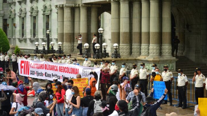 Crisis en GuatemalaOtra masiva protesta contra el gobierno conservador y más denuncias de corrupción