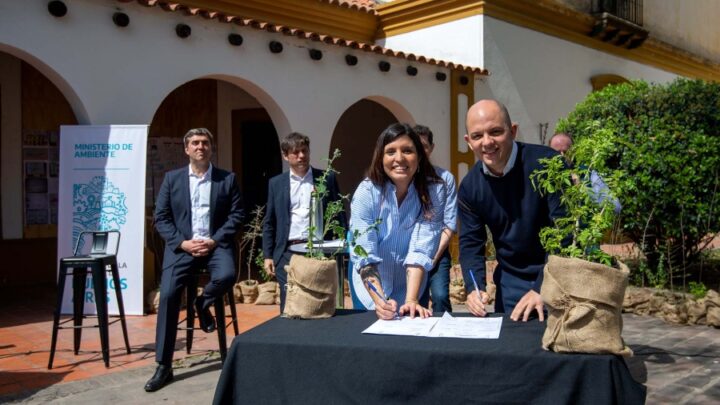 Provincia de Buenos AiresDe Pedro y Kicillof firmaron convenios ambientales con 14 municipios