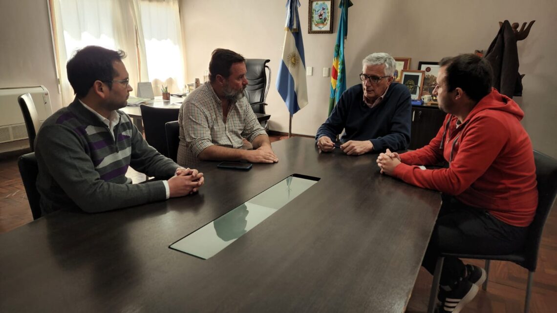 BelgranoPositivo encuentro de Osvaldo Dinapoli con el Decano de la Facultad de Ciencias Agrarias de Lomas de Zamora