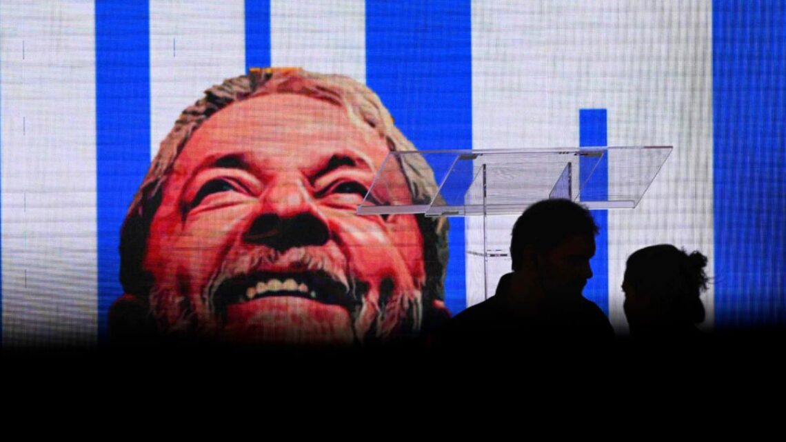  BALOTAJE EN BRASILEl exmandatario Luiz Inácio Lula da Silva, lideraba el conteo de votos en el balotaje con el 50,87% frente al 49,13% del presidente de Brasil, Jair Bolsonaro, cuando restan escrutar menos del 0,5% de los votos.