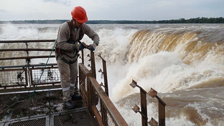 MisionesLas cataratas del Iguazú aumentaron su caudal de agua 10 veces por las lluvias