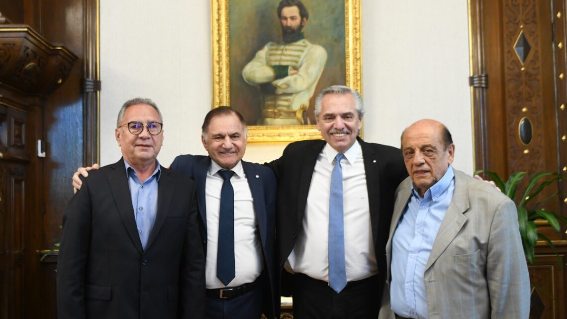Con IntendentesEl Presidente se reunió con Descalzo, Mussi y Pereyra en Casa Rosada