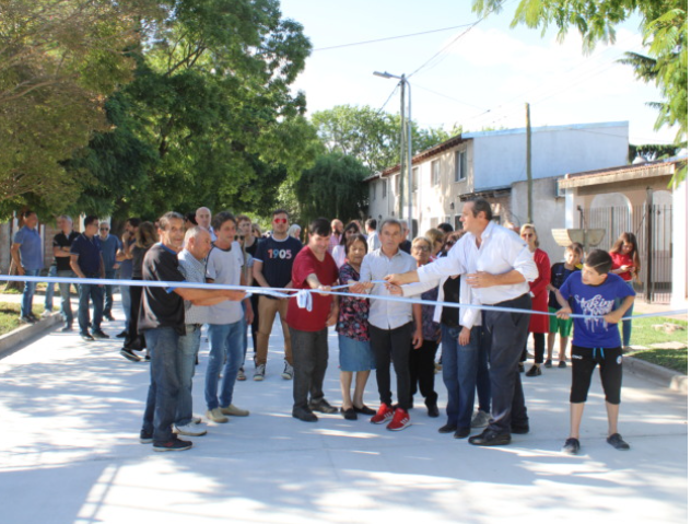 DoloresEtchevarren inauguró pavimento en De la Vega entre Lamadrid y Ulke