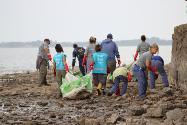 ChascomúsOperativo de limpieza en la costanera de la laguna en el día mundial de la educación ambiental