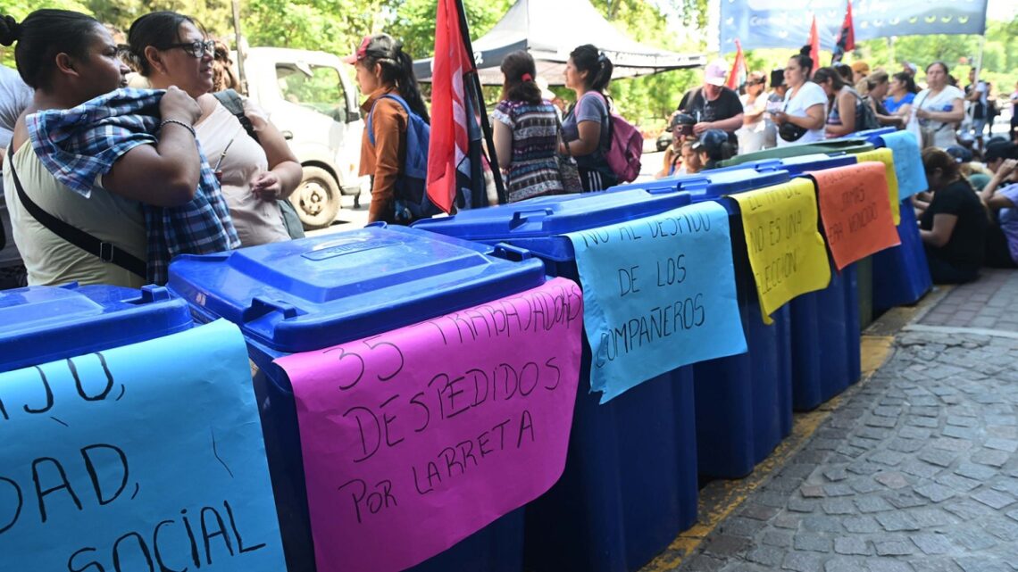 Ocupación pacífica del Ministerio PorteñoDenuncian a Larreta por el despido de 35 mujeres cooperativistas