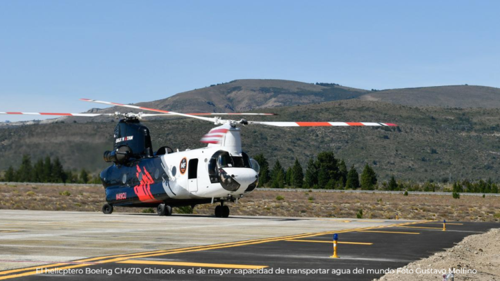 Ya está en Bariloche El Ministerio de Ambiente sumó un helicóptero Chinook para combatir incendios en la Patagonia 