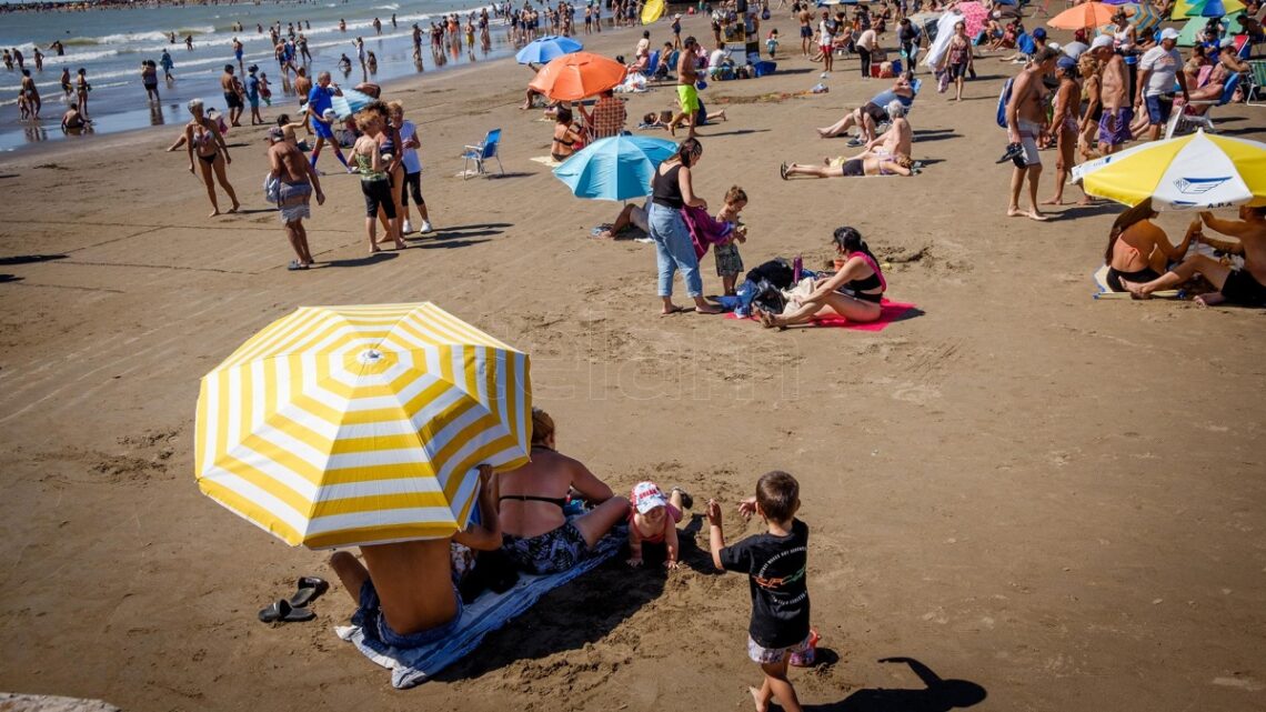 Según la Fundación Vida Silvestre ArgentinaMás del 70% de los residuos en las playas bonaerenses siguen siendo plásticos