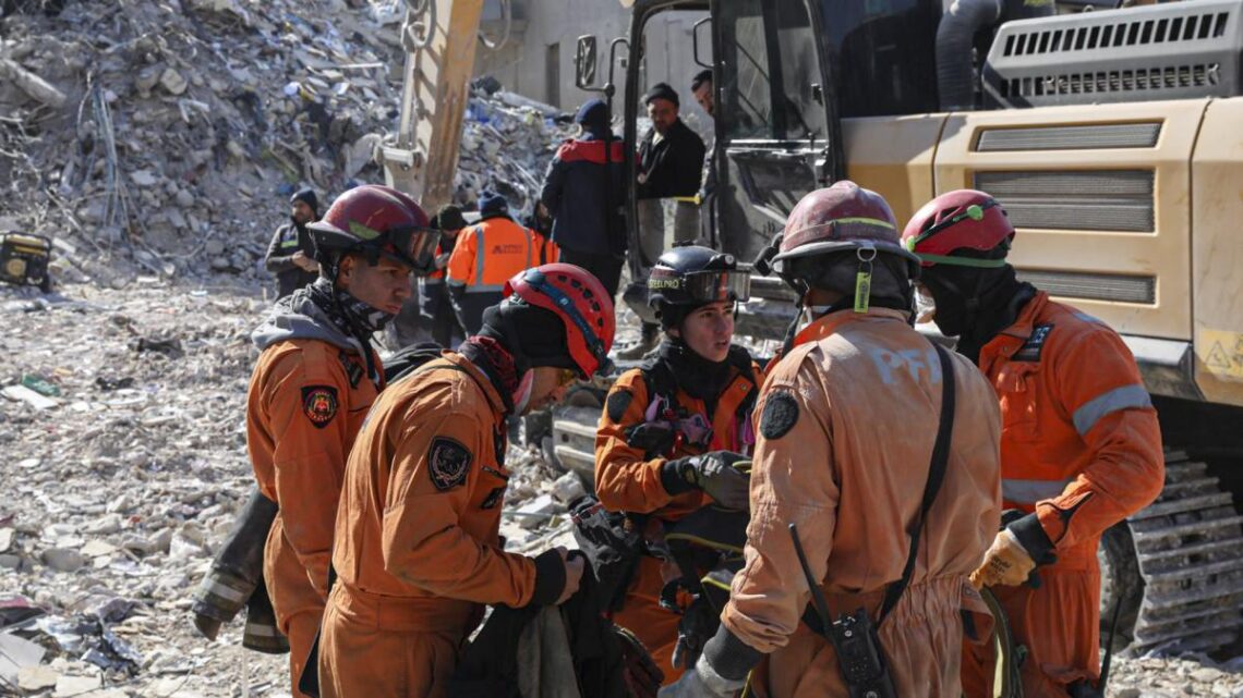 Tras el sismo«El dolor de la gente se siente en el cuerpo», dijo un rescatista argentino en Turquía