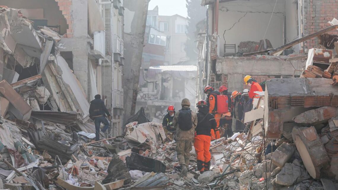  TurquíaEl presidente Erdogan anunció la construcción de 200.000 casas tras los terremotos
