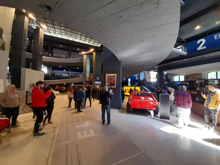 BalcarceNutrida concurrencia de público al Museo Juan Manuel Fangio durante la FNA