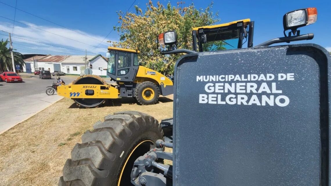 BelgranoEl Intendente Dinapoli presentó nuevos equipos para tareas viales