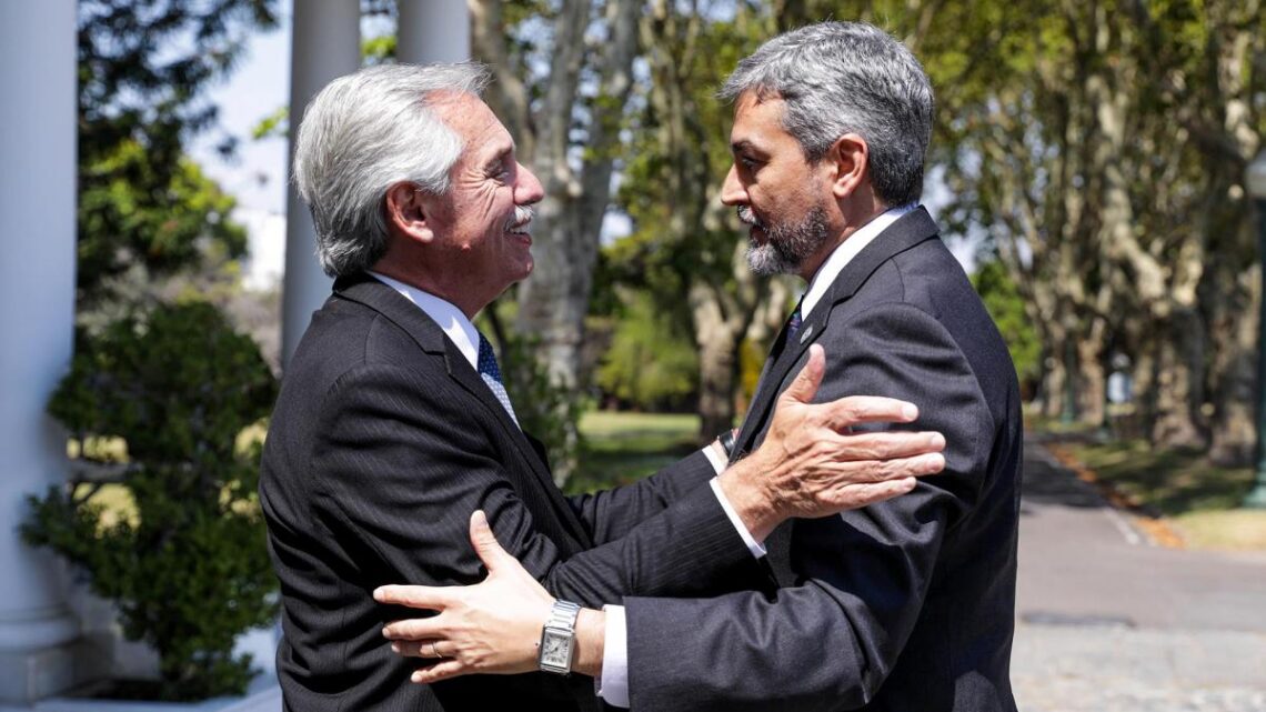 En la Quinta PresidencialFernández y Abdo acordaron fortalecer la agenda bilateral y el Mercosur