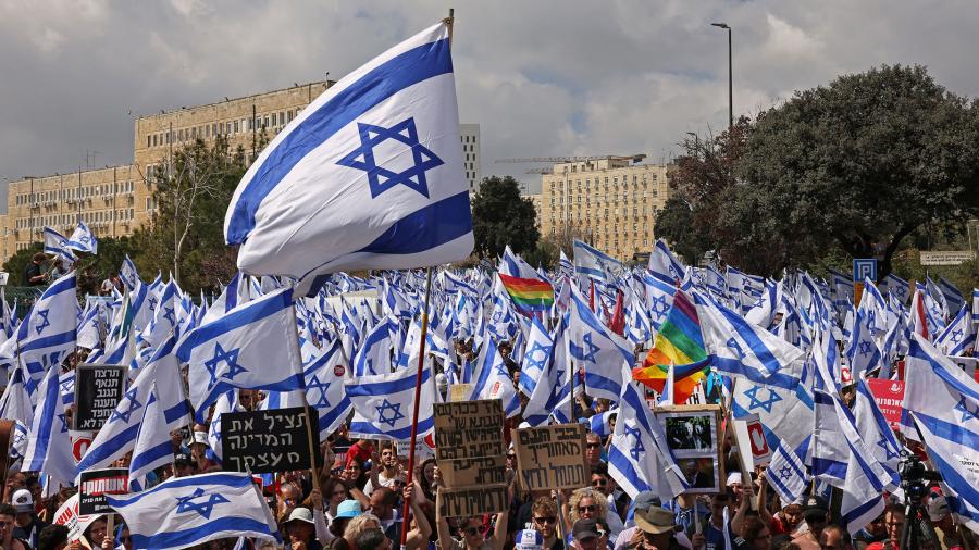 Crisis en IsraelPara evitar «una guerra civil» Netanyahu anunció una «pausa» en su reforma judicial