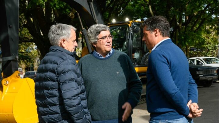 Chascomús:Javier Rodríguez y el diputado Cote Rossi entregaron maquinaria vial