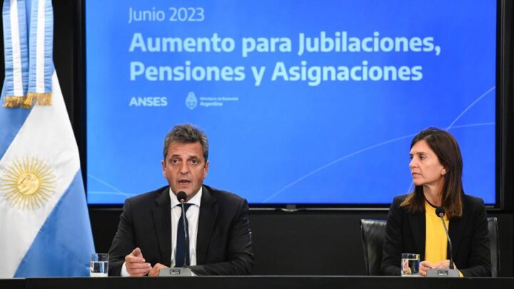 IngresosEl Gobierno anunció un 21% de aumento para jubilaciones y tres refuerzos para haberes mínimos