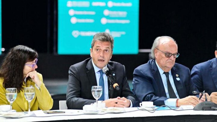 Cierre de Expo BNA ConectaMassa criticó la dolarización y planteó que el debate es entre desarrollo y especulación