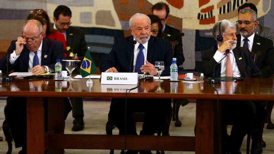 Cumbre en BrasiliaLula propuso revivir la Unasur y trabajar para abandonar el dólar en el comercio regional