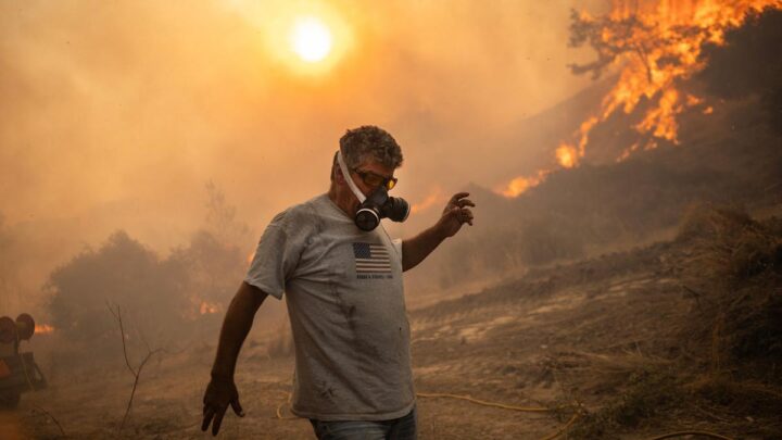Cambio climáticoEl termómetro vuelve a subir en Grecia y el fuego arrasa islas turísticas