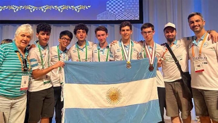  Medalla de plata y de bronceEstudiantes argentinos fueron premiados en la Olimpiada Internacional Matemática en Japón