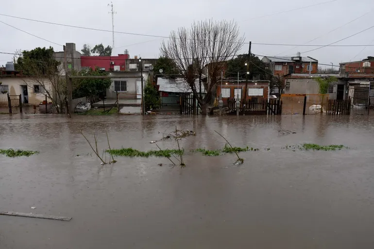 INFORME OFICIAL DE LAS 14 HORASEl gobierno provincial al frente del operativo en La Plata, frente a las inundaciones