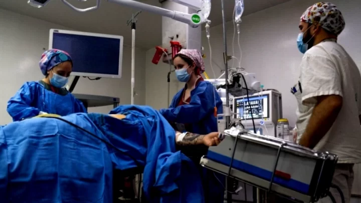 SUMARAN LAS OPERACIONES EL FIN DE SEMANASiguen con éxito las «maratones quirúrgicas» en hospitales públicos de la provincia de Buenos Aires